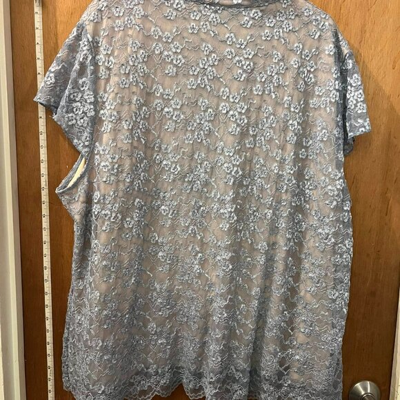 Size 26/28 - Lane Bryant - Light Blue and Cream Lacy Cap Sleeve Blouse - Picture 4 of 5